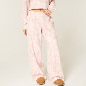 HOLLISTER Camo Baggy Sweatpants